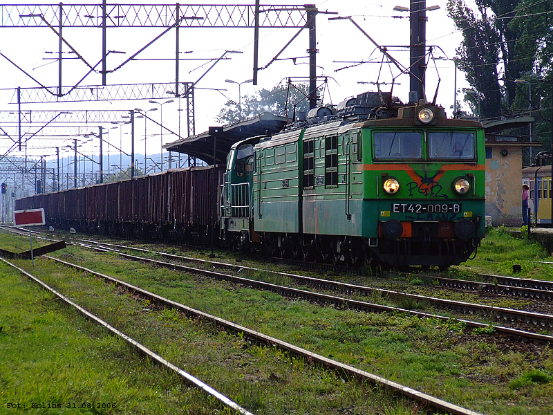 ET42-009 (+SM42-937)